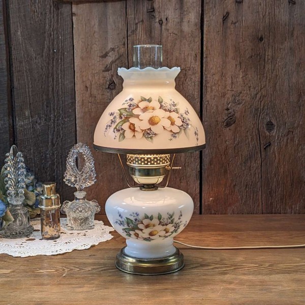 Lampe Milk Glass Dalia de style antique